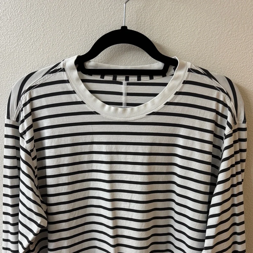 lululemon athletica Monochrome Striped Long Sleeve Tee - Picture 2 of 3